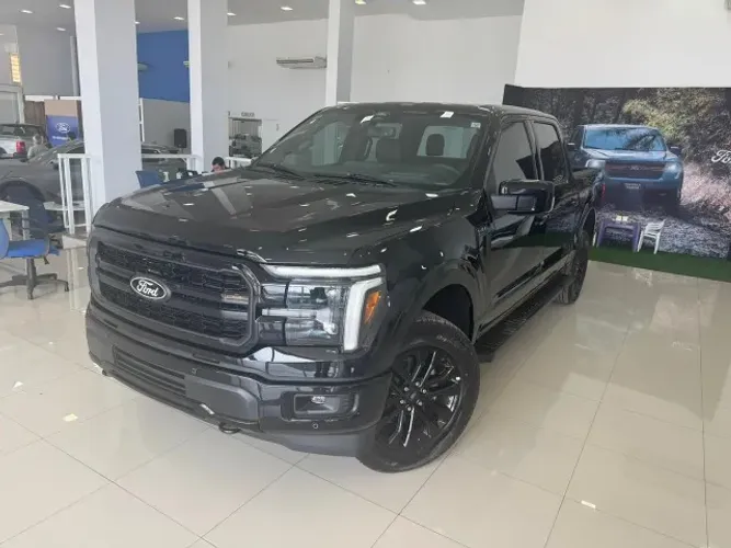 Ford F-150 Lariat Black 4X4 5.0 V8 2025