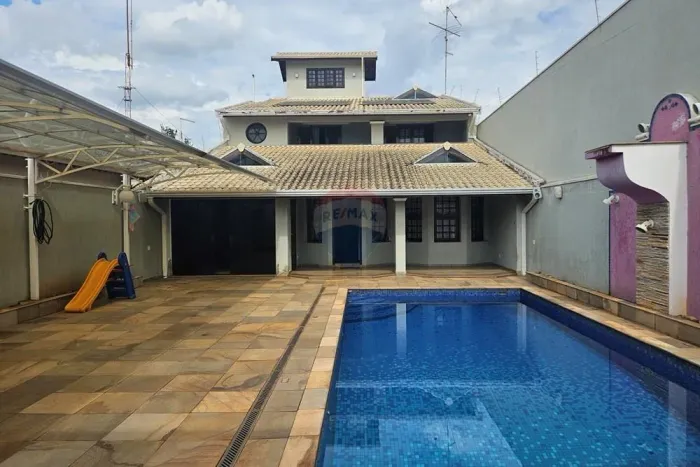 Casa dos Sonhos em Cosmópolis: Estilo e Conforto