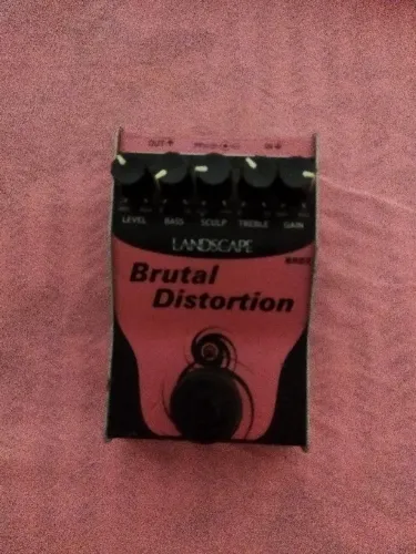 Pedal brutal distorion