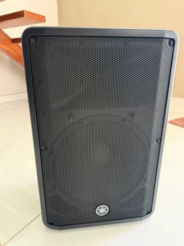 Caixa de Som Yamaha DBR15 Bivolt - Impecável, praticamente sem uso