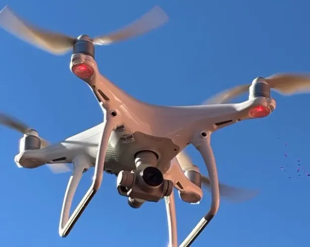 Drone DJI Phantom 4 com câmera 4K - Completo, 2 baterias, na caixa e em bom estado