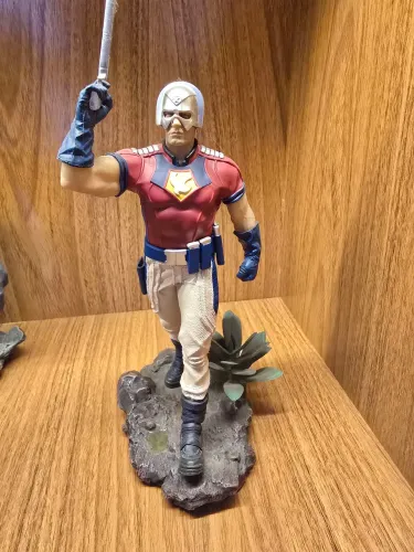 PEACEMAKER PACIFICADOR IRON STUDIOS 1/10