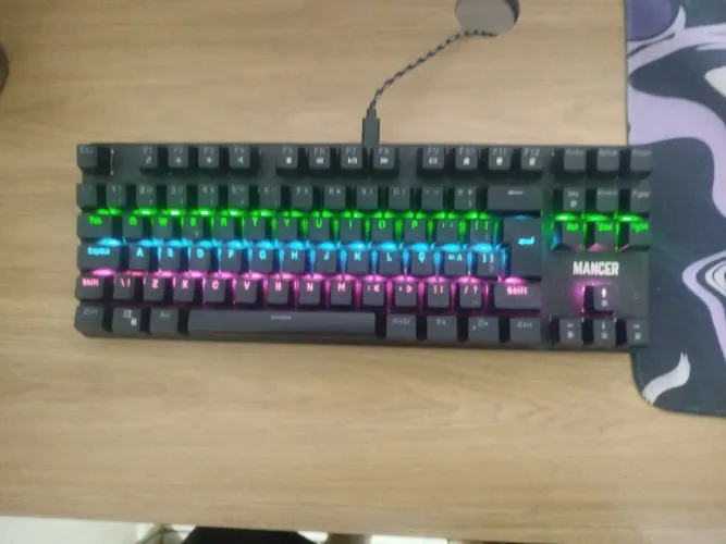 Teclado mecânico funciona perfeitamente