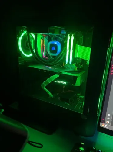 PC Gamer Ryzen 5700x 16G RX 7600