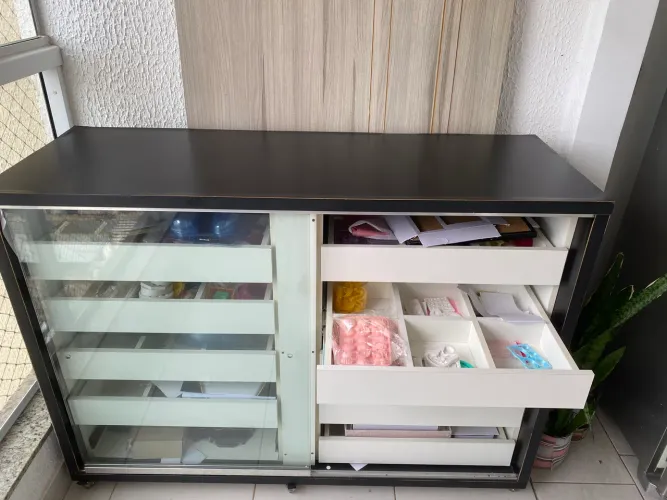 Vendo balcão 10 gavetas colmeia, portas de correr de vidro