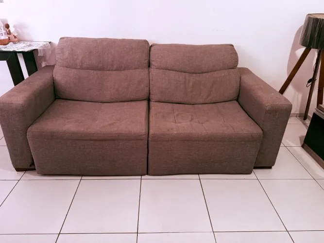 Vendo um sofá e um conj de mesa com 4 cadeiras