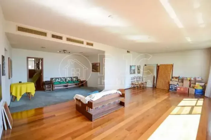Tijuca - rua Itacuruçá. Apartamento 220m², 4 quartos, 2 suites, 2 vagas de garagem