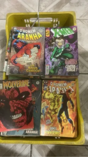 Revistas em quadrinhos Gibis 76 peças 