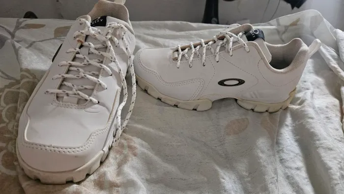 Tênis oakley 