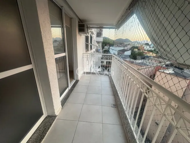 Apartamento 02 quartos, suíte á venda Condomínio Jardins do Valqueire