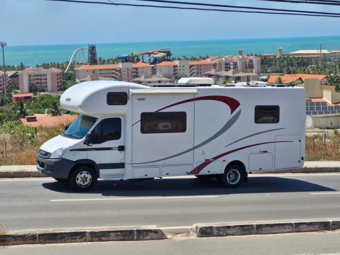 Motorhome Santo Inácio 8.5 IVECO 70c 16 em Fortaleza