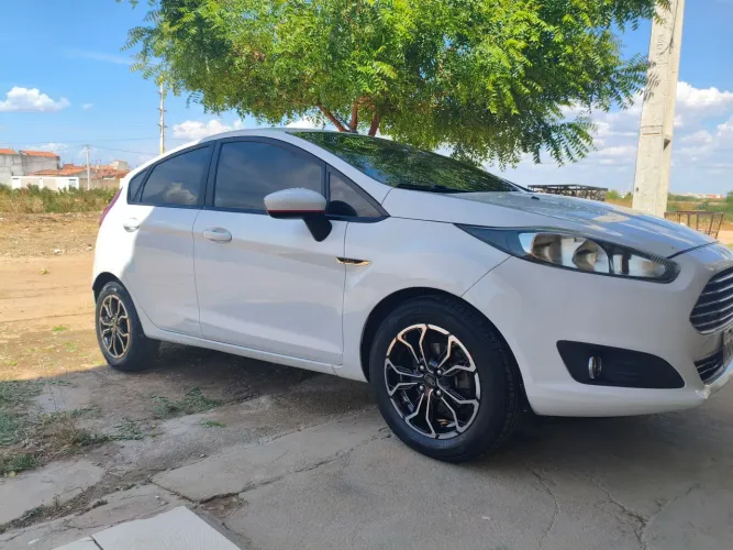 Ford Fiesta 1.5 16V Flex Mec. 5P 2015