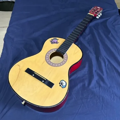 VENDO VIOLÃO QUEEN?S
