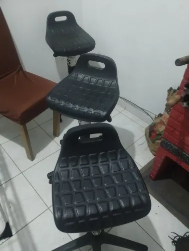 Pra vender logo 4 cadeiras, valor dela na loja 422,00 cada uma
