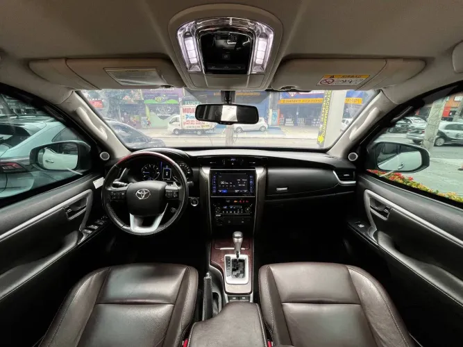 Toyota Hilux SW4 SRX 4X4 2.8 TDI 16V Dies. Aut. 2019