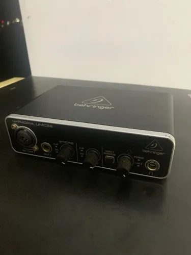 ? Interface de Áudio Behringer U?Phoria UMC22 - Usada, Excelente Estado