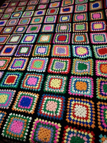 Colcha de crochê artesanal