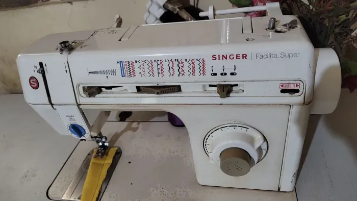 Máquina de costura Singer facilita super 