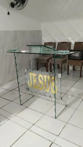 Púlpito moderno e elegante, vidro resistente e acabamento profissional