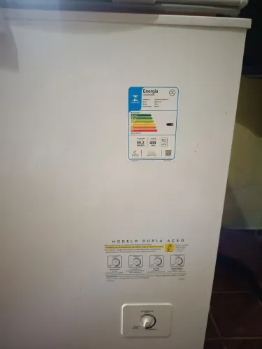 Freezer semi novo