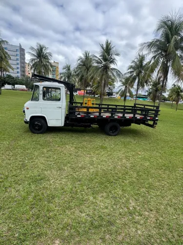 Oportunidade Vende-se Mercedes 608 