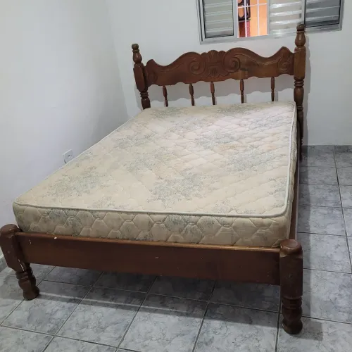 Cama casa em madeira 