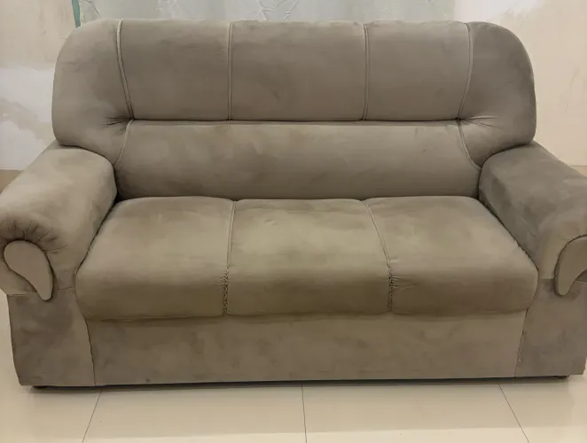 Jogo de sofás 2 e 3 lugares 1,40x1,80 tecido veludo semi novo
