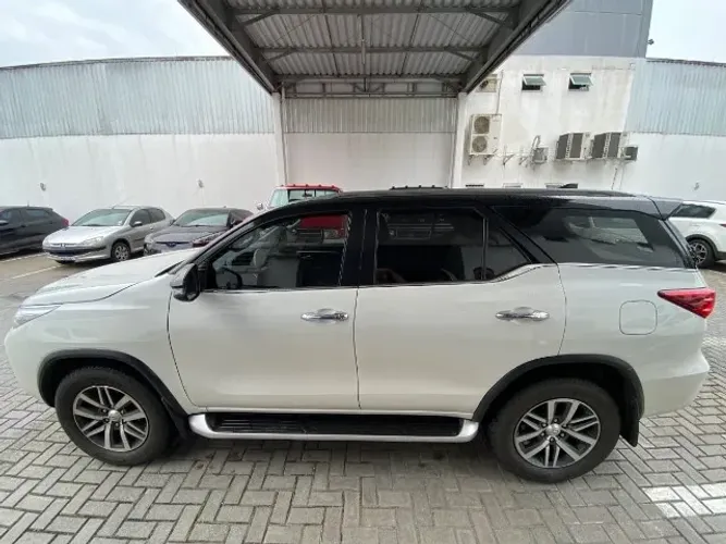 Toyota Hilux SW4 SRX 4X4 2.8 TDI 16V Dies. Aut. 2019