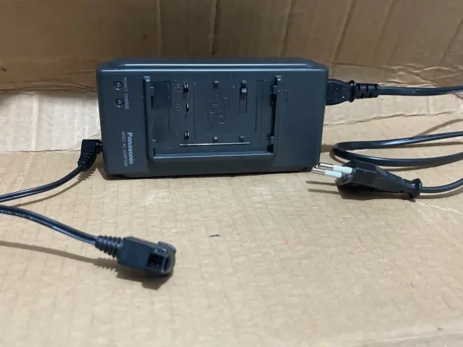 carregador/adaptador Panasonic Matsushita VSK0305 usado