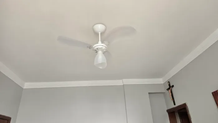 Ventilador de teto com luminária
