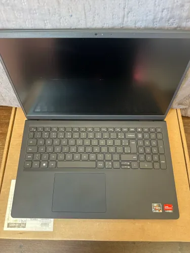 Dell Inspiron 15 Ryzen 5 7520U 8GB 512GB SSD Tela 120Hz