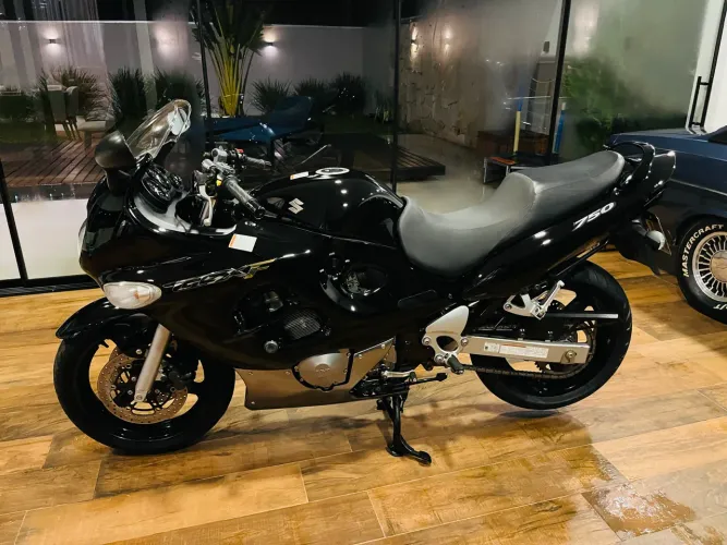 Suzuki GSX750F MONICA