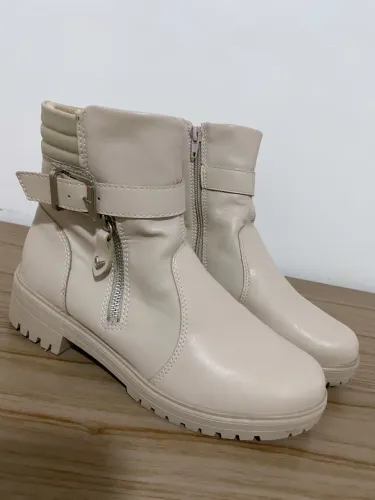 Bota semi nova