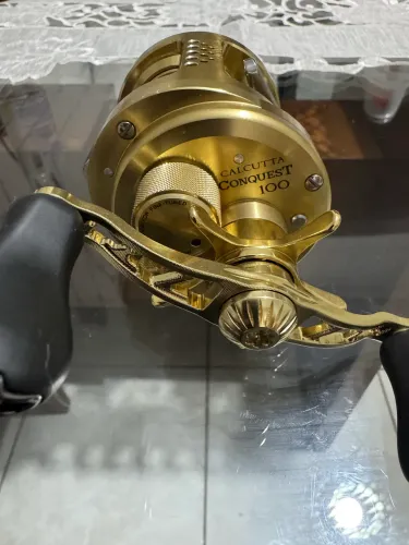 Carretilha Shimano Calcutá 100 conquest