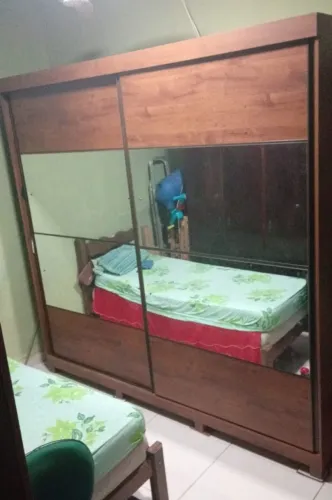 GUARDA-ROUPA CASAL COM ESPELHO - ÓTIMO ESTADO