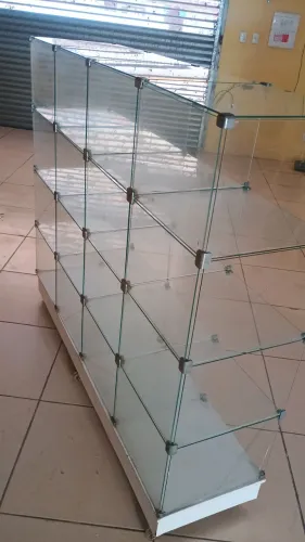 Vitrini pra loja