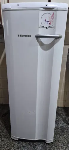 Vendo um freezer em excelente estado de conservação 