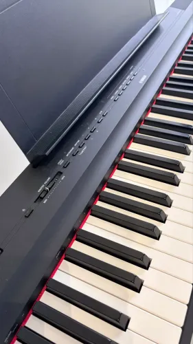 Piano digital Yamaha p125 com Suporte