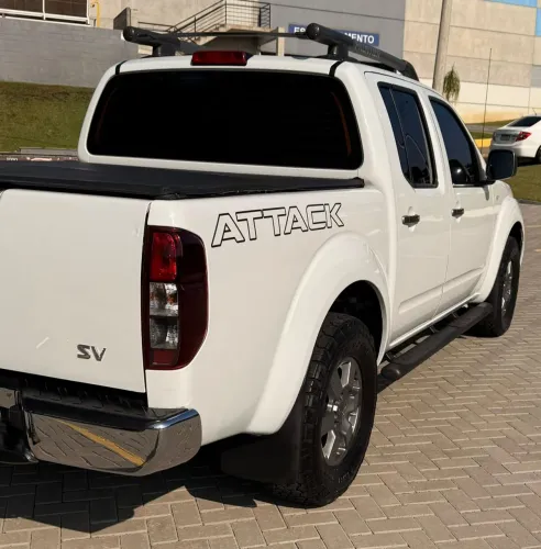 Nissan Frontier SV AT. CD 4X4 2.5 TB Dies. Aut. 2016