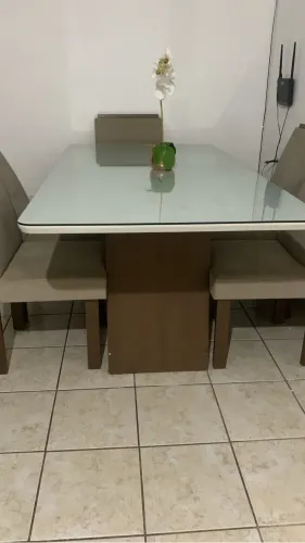 Mesa de vidro com 6 cadeiras 