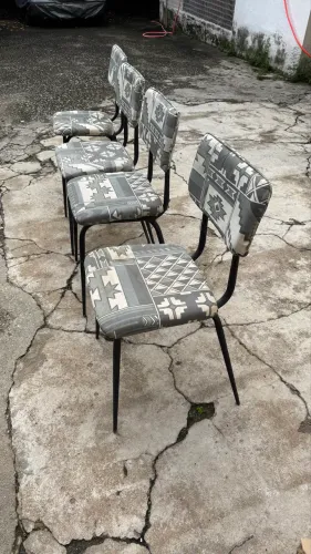 Conjunto de 4 cadeiras em ferro