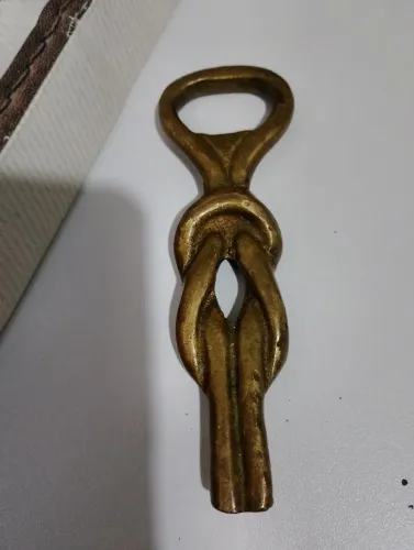 Abridor De Garrafas Antigo Latão Maciço Nó De Marinheiro Anos 60