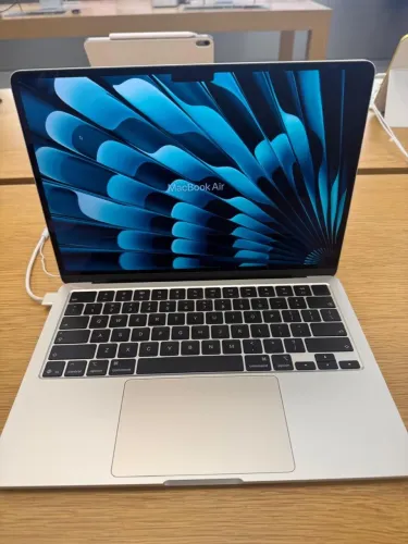 MACBOOK AIR M5 1 ano de garantia Apple, nota fiscal carregador e capa *