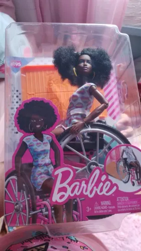 barbie cadeirante negra