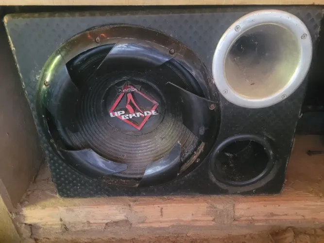 Caixa de som automotiva completa - Subwoofer 12? Bomber UpGrade + corneta