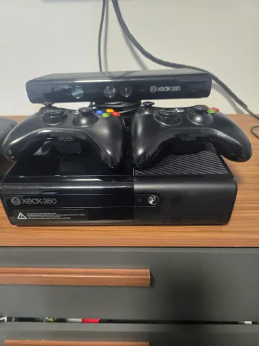 Xbox 360 super slim com Kinect HD 250gb