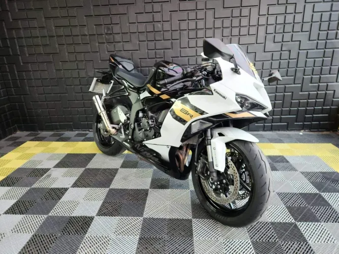 NINJA ZX 6R 636CC BRANCA 2025/2026