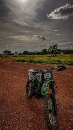 Xr 200 de trilha 