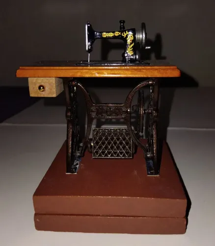Mini máquina de costura