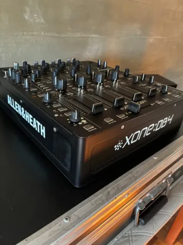 Mixer Allen & Heath Xone DB4